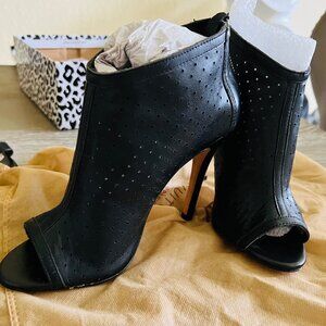Vero Curio Black Leather bootie Heel